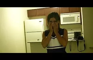 બહેન ચીયરલિડર તમને પકડે છે