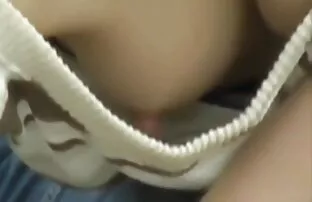 એશિયન છોકરીઓ તેમના સ્તનની ડીંટી માટે