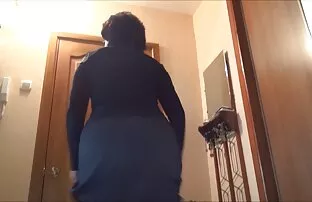મારી માતા તેની ગર્દભ દર્શાવે છે