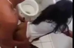 ટોયલેટ માં સ્કૂલ ગર્લ-હિડન કેમ ફક બોય