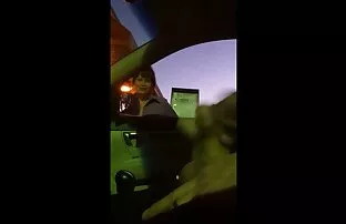 તે ચમકતી રહે છે અને તે તેને પસંદ કરે છે