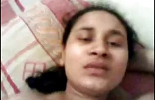 દેશી દંપતી પલંગ પર વાહિયાત