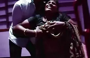 ભારતીય આન્ટી તેના ડ્રાઇવર સાથે માલિશ થઈ ગઈ