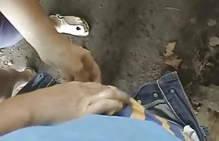 હૂકર તેના ચુસ્ત પર ડિક આંચકો આપે છે