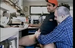 નોકરી તમાચો અને કમ ખાઓ