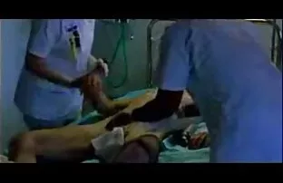 ડિક શેવિંગ બે નર્સો