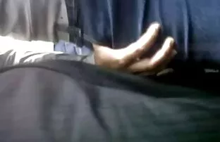 બસમાં છોકરીને સળીયાથી માણશો