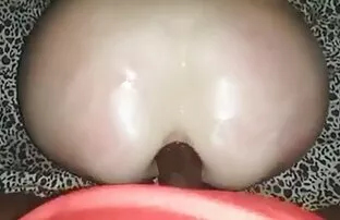 ક્યુકોલ્ડ પત્ની ગુદા ફેલાવે છે