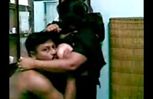 કાકા મોટા ટોટી બતાવી રહ્યા છે