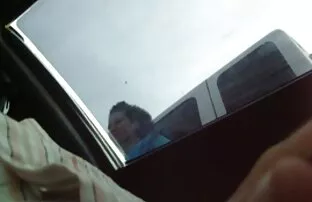 ફ્લેશિંગ અને કો. પાર્કિંગ છોકરી
