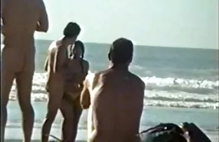 શ્રી બીચ પર મોટા ડિક