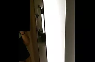 ડ્રેસિંગ રૂમમાં ફ્લેશિંગ