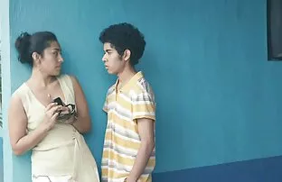 પરિપક્વ મહિલા અને યંગ ગર્લ ખૂબ જ સેક્સ સીન