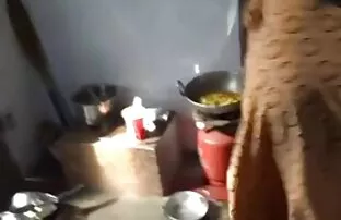 મિત્રો બહેન સાથે રમે છે