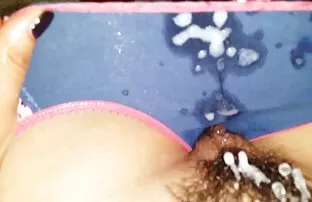 પેન્ટીઝ પર કમ: