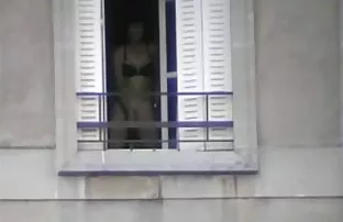 પત્નીને પોતાને બતાવવી