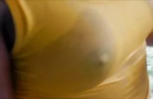 ભીના કપડાંમાં હૂડ
