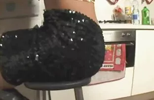 સોનેરી એસ્કોર્ટ