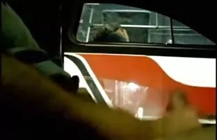 ટ્રેનમાં ડિક કમ જોતી છોકરી