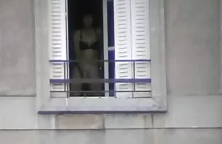 પત્નીને પોતાને બતાવવી