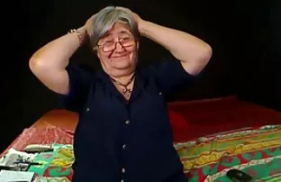 પાડોશીની દાદી