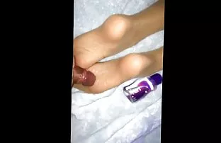 ગર્લ ફ્રેન્ડ અને નાયલોનની પગ જોતી