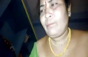 દેશી પરિપક્વ આન્ટી