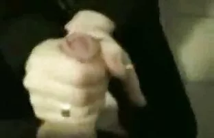 ટોઇલેટમાં ઇમો ગર્લ