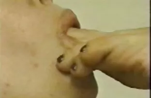 લેસ્બિયન ચાટવું પગ કોઈ અવાજ નથી