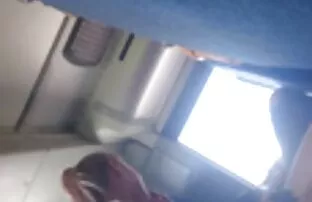 ક્લેરિયન બસ 1 માં 2 હોટ ટીન્સ માટે ફ્લેશિંગ