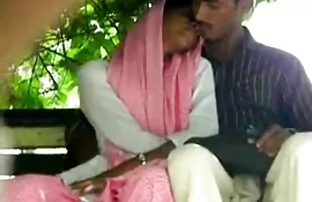 પ્રેમીઓ હસ્તમૈથુન અને ફિંગરિંગ