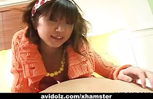 ટેન્ડર એશિયન બાળક જાપાની ચોરી કરે છે