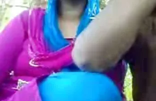 પાર્કમાં દેશી આન્ટી