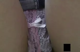 મીની સ્કર્ટ ગર્લ્સ લો એંગલ વ્યૂ
